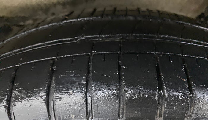 2011 Maruti Wagon R 1.0 LXI, Petrol, Manual, 80,404 km, Left Rear Tyre Tread