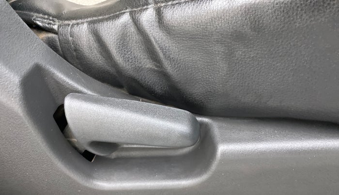 2011 Maruti Wagon R 1.0 LXI, Petrol, Manual, 80,404 km, Driver Side Adjustment Panel