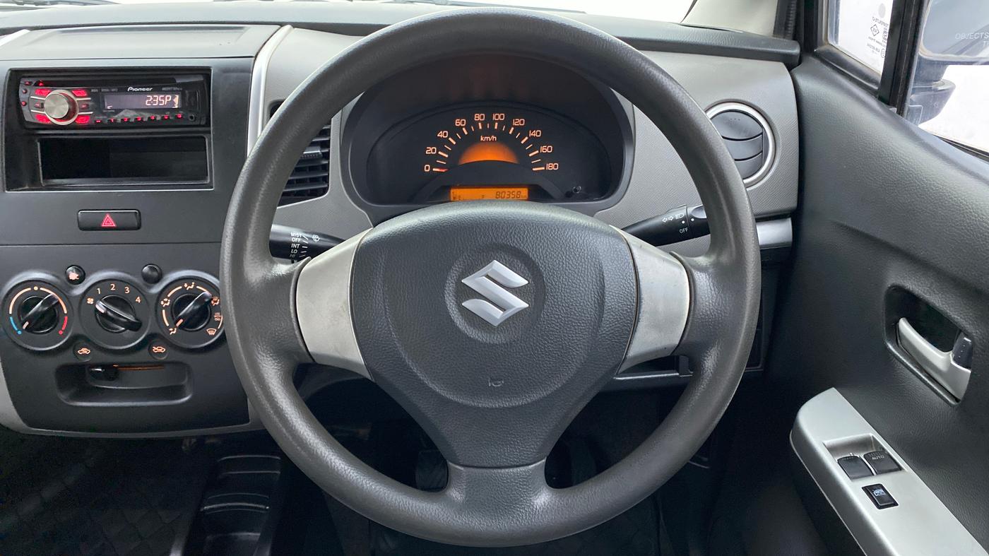 2011 Maruti Wagon R 1.0 LXI, Petrol, Manual, 80,404 km, Steering Wheel Close Up