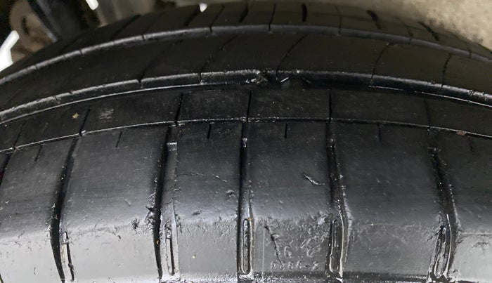 2011 Maruti Wagon R 1.0 LXI, Petrol, Manual, 80,404 km, Right Rear Tyre Tread