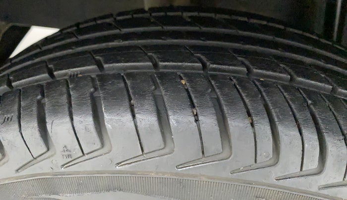 2018 Datsun Redi Go T (O), Petrol, Manual, 28,792 km, Right Rear Tyre Tread