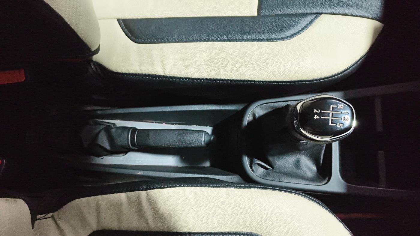 2022 Renault Kwid RXT 1.0 (O), Petrol, Manual, 17,612 km, Gear Lever