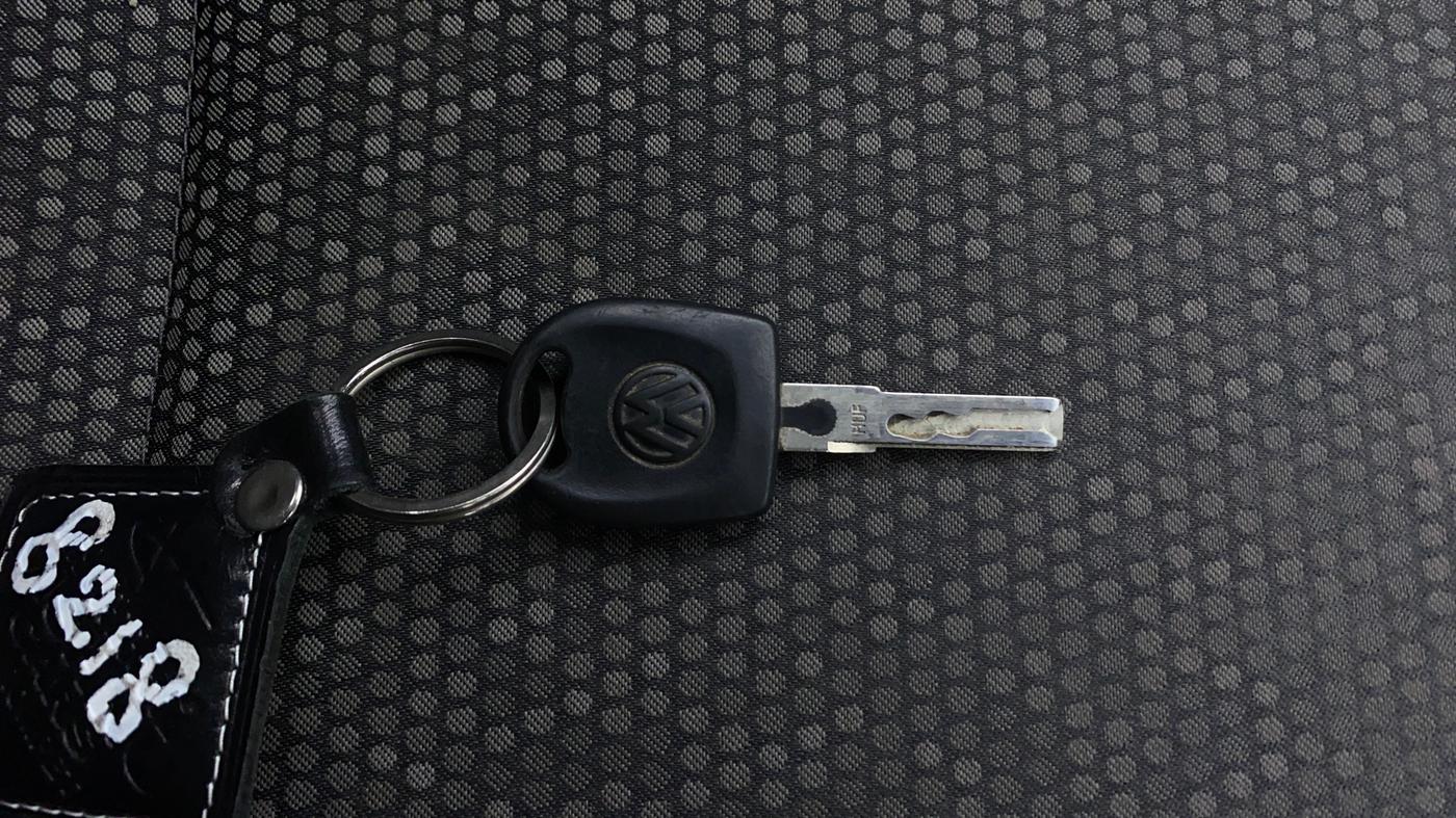 2017 Volkswagen Ameo TRENDLINE 1.2L, Petrol, Manual, 80,268 km, Key Close Up