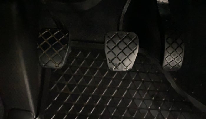 2017 Volkswagen Ameo TRENDLINE 1.2L, Petrol, Manual, 80,212 km, Pedals