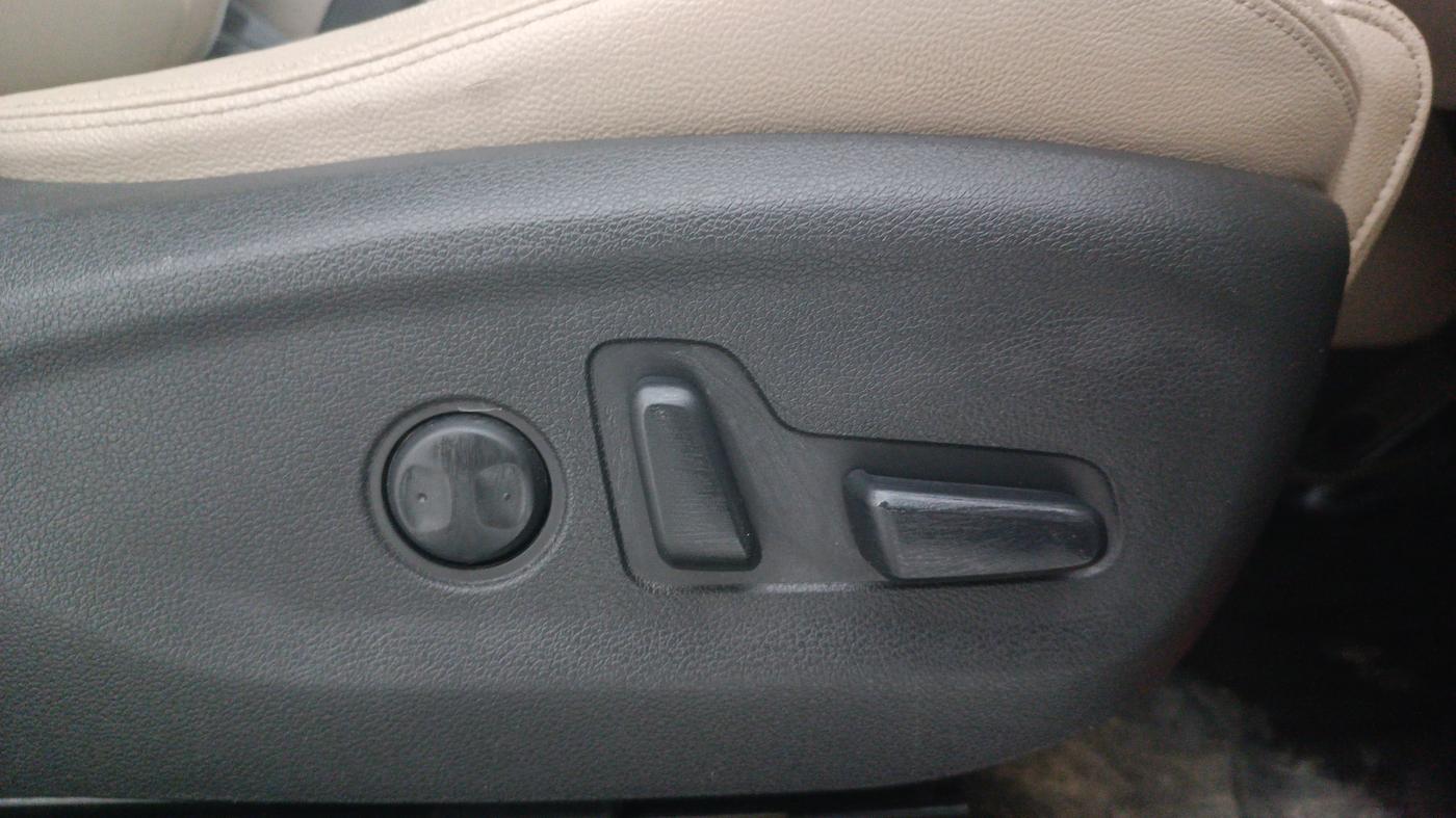 2018 Hyundai Tucson GLS 2WD AT PETROL, Petrol, Automatic, 88,054 km, Driver Side Adjustment Panel