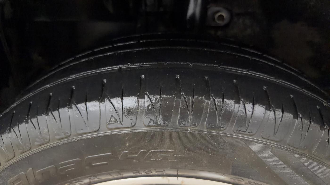 2016 Mahindra Kuv100 K8 6 STR, Petrol, Manual, 52,031 km, Left Front Tyre Tread
