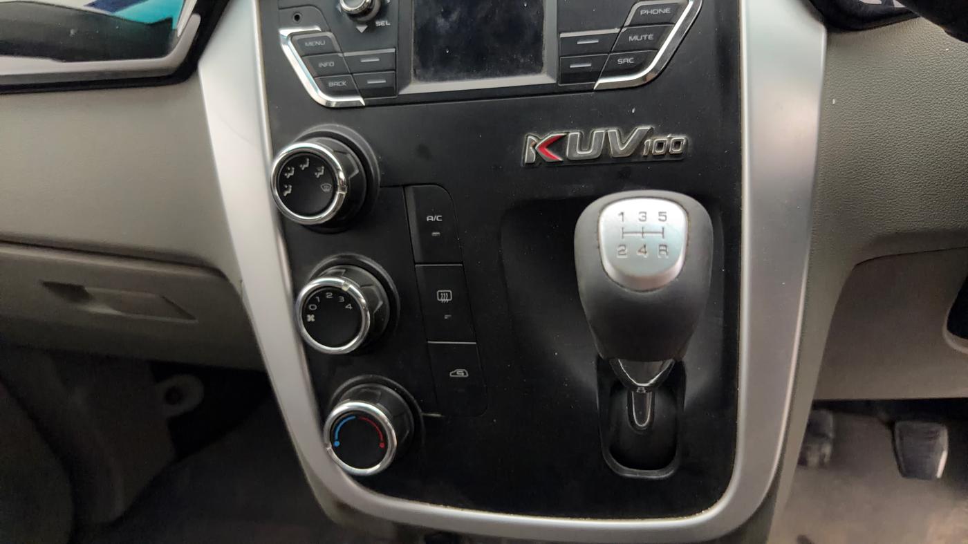 2016 Mahindra Kuv100 K8 6 STR, Petrol, Manual, 52,031 km, Gear Lever