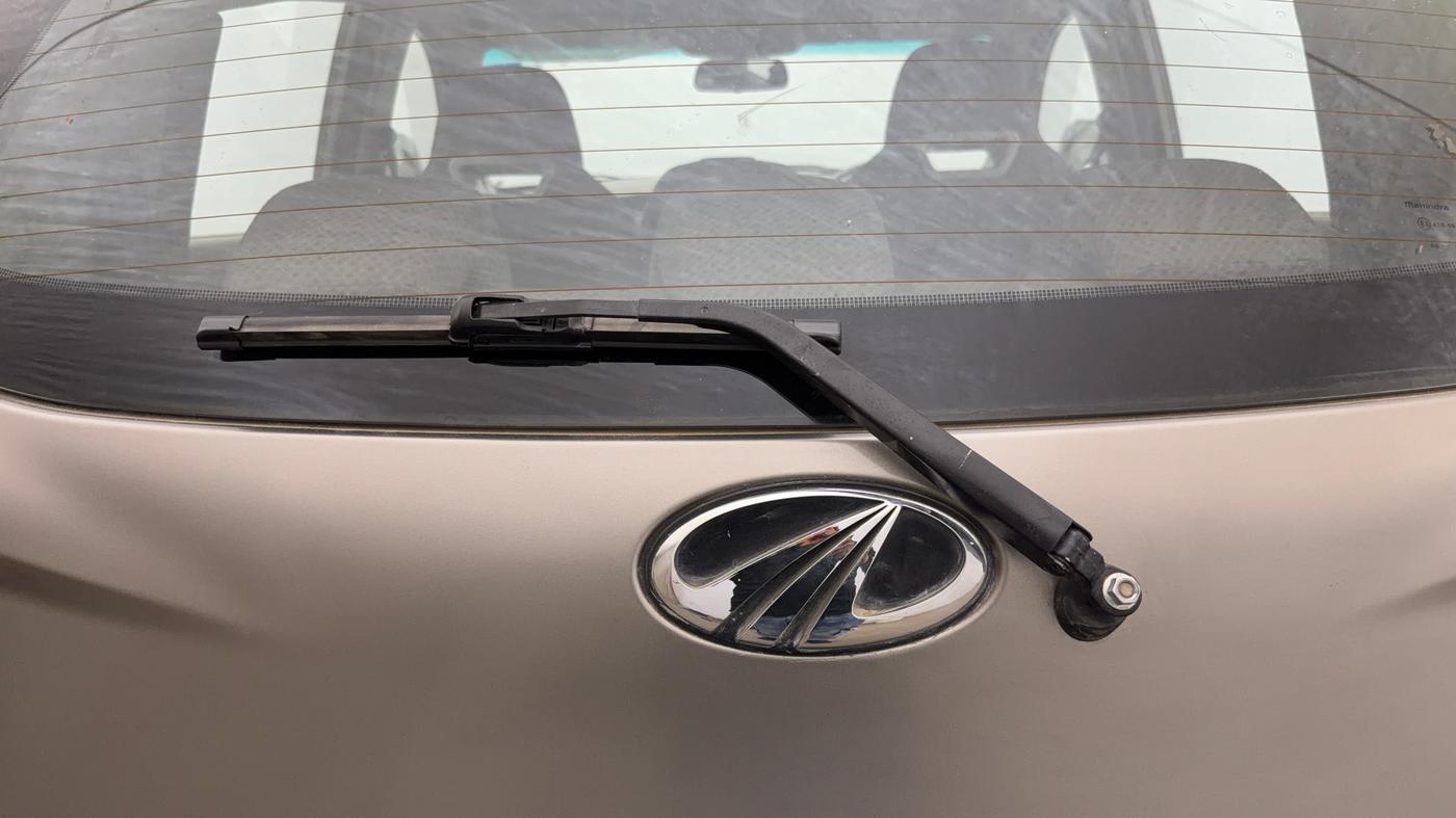 2016 Mahindra Kuv100 K8 6 STR, Petrol, Manual, 52,031 km, Rear Wiper