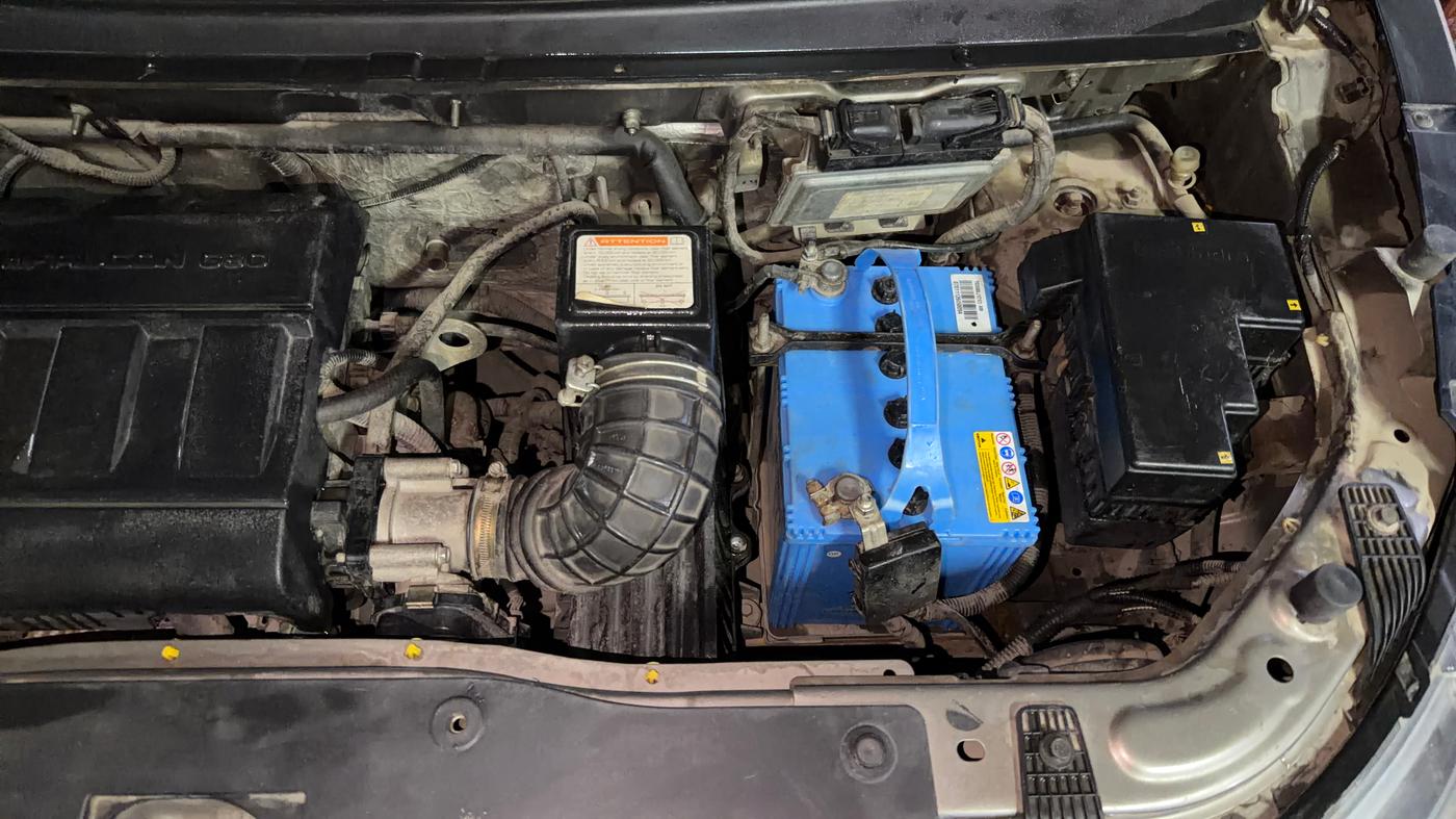 2016 Mahindra Kuv100 K8 6 STR, Petrol, Manual, 52,031 km, Engine View - Left