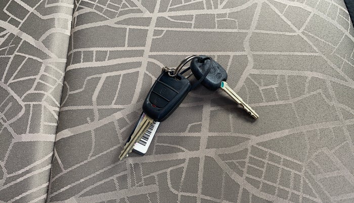 2017 Hyundai Grand i10 SPORTZ (O) 1.2 KAPPA VTVT, Petrol, Manual, 35,629 km, Key Close Up