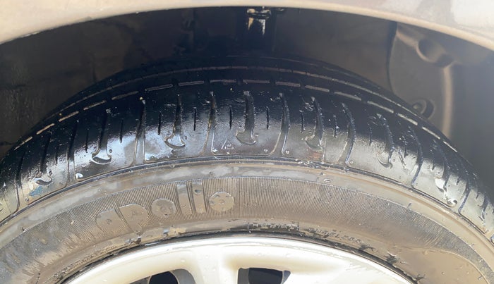 2017 Hyundai Grand i10 SPORTZ (O) 1.2 KAPPA VTVT, Petrol, Manual, 35,629 km, Right Front Tyre Tread