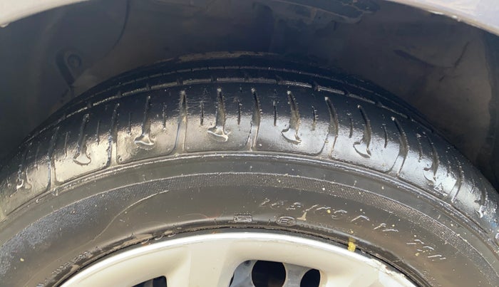 2017 Hyundai Grand i10 SPORTZ (O) 1.2 KAPPA VTVT, Petrol, Manual, 35,629 km, Left Front Tyre Tread