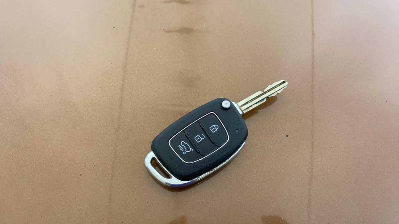 2016 Hyundai i20 Active 1.2 S, Petrol, Manual, 1,00,921 km, Key Close Up