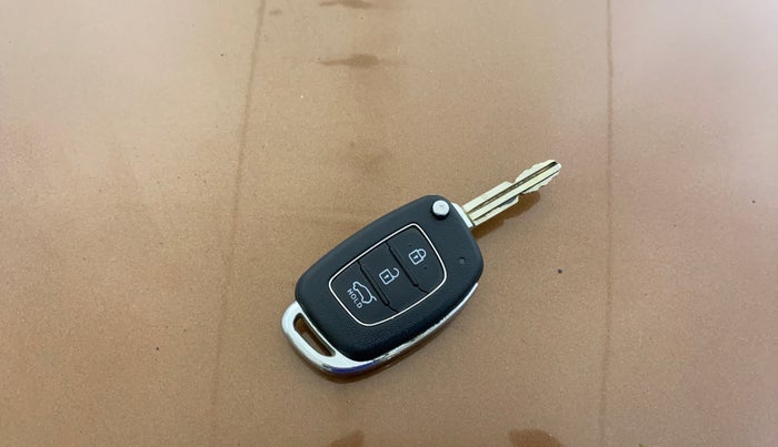 2016 Hyundai i20 Active 1.2 S, Petrol, Manual, 1,00,921 km, Key Close Up