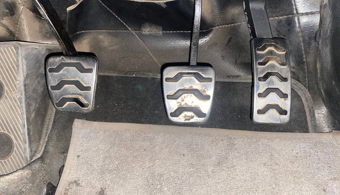 2016 Hyundai i20 Active 1.2 S, Petrol, Manual, 1,00,921 km, Pedals