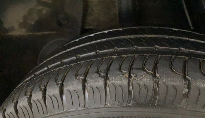 2017 Renault Duster RXE 1.6 PETROL, Petrol, Manual, 61,158 km, Right Rear Tyre Tread