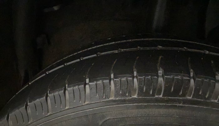 2017 Renault Duster RXE 1.6 PETROL, Petrol, Manual, 61,158 km, Left Rear Tyre Tread