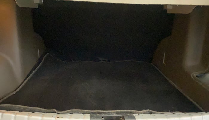 2017 Renault Duster RXE 1.6 PETROL, Petrol, Manual, 61,158 km, Boot Inside