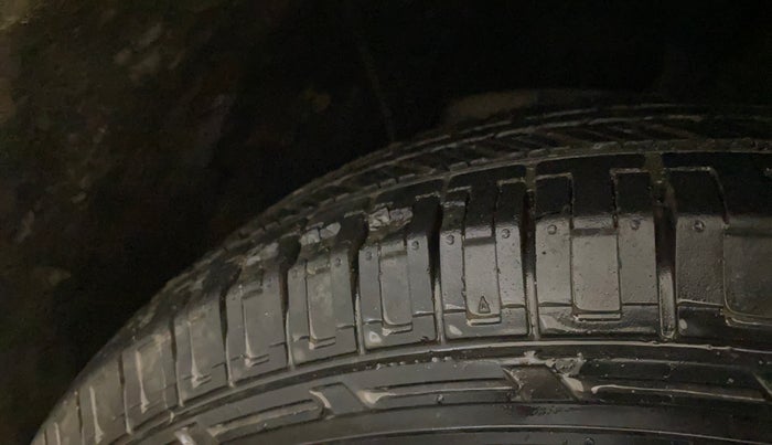 2017 Renault Duster RXE 1.6 PETROL, Petrol, Manual, 61,158 km, Left Front Tyre Tread