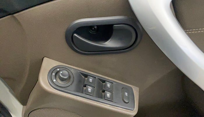 2017 Renault Duster RXE 1.6 PETROL, Petrol, Manual, 61,158 km, Driver Side Door Panels Control