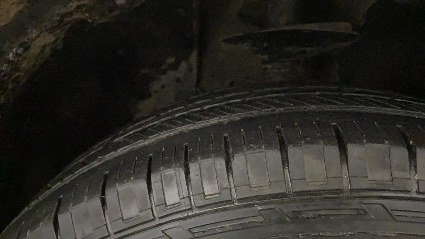 2017 Renault Duster RXE 1.6 PETROL, Petrol, Manual, 61,158 km, Right Front Tyre Tread