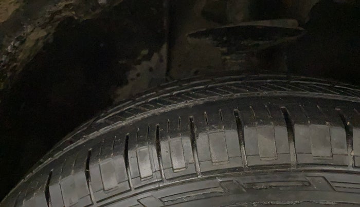 2017 Renault Duster RXE 1.6 PETROL, Petrol, Manual, 61,158 km, Right Front Tyre Tread