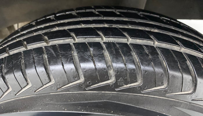 2018 Datsun Redi Go T (O), CNG, Manual, 19,445 km, Left Rear Tyre Tread