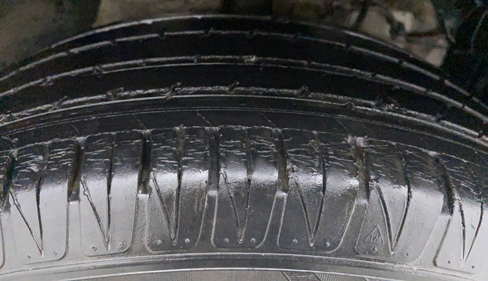 2017 Maruti Vitara Brezza ZDI, Diesel, Manual, 8,483 km, Right Front Tyre Tread