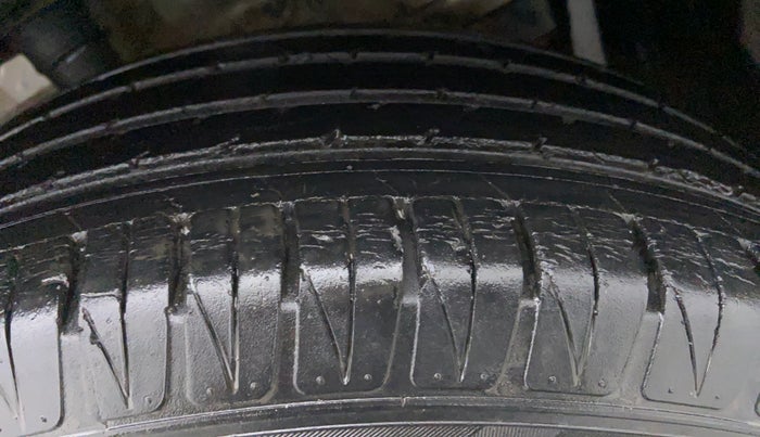 2017 Maruti Vitara Brezza ZDI, Diesel, Manual, 8,483 km, Left Front Tyre Tread