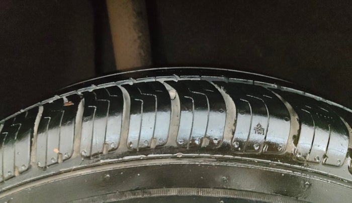 2015 Maruti Baleno DELTA PETROL 1.2, Petrol, Manual, 80,341 km, Right Rear Tyre Tread