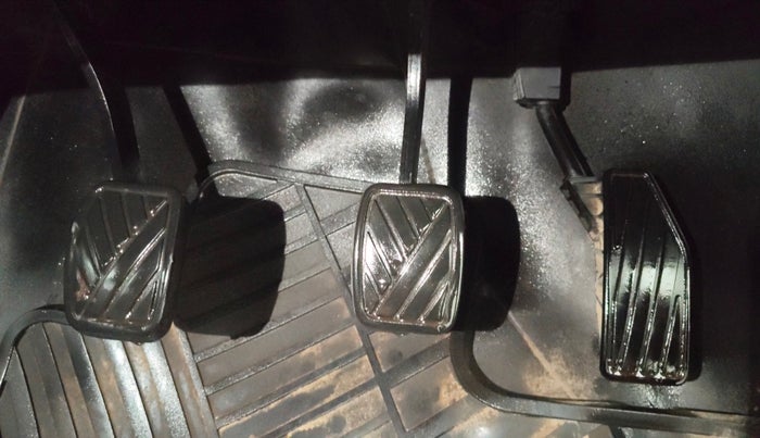 2015 Maruti Baleno DELTA PETROL 1.2, Petrol, Manual, 80,341 km, Pedals