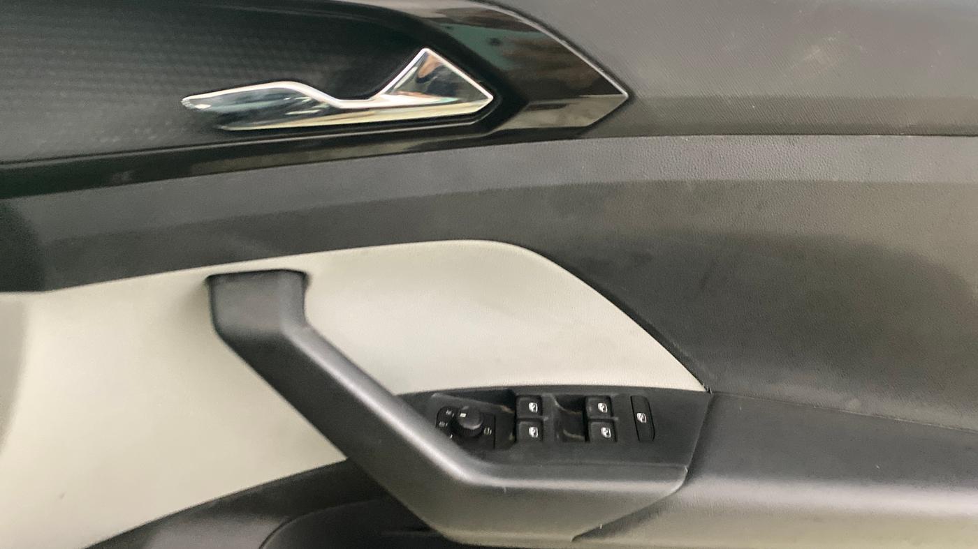 2021 Skoda KUSHAQ STYLE 1.0L TSI MT, Petrol, Manual, 84,898 km, Driver Side Door Panels Control