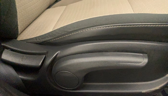 2017 Hyundai Elite i20 SPORTZ 1.2, Petrol, Manual, 11,293 km, Driver Side Adjustment Panel