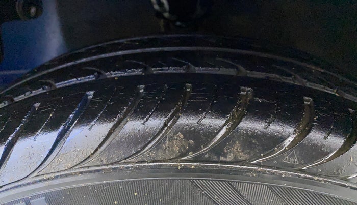 2017 Hyundai Eon ERA +, Petrol, Manual, 43,588 km, Left Front Tyre Tread