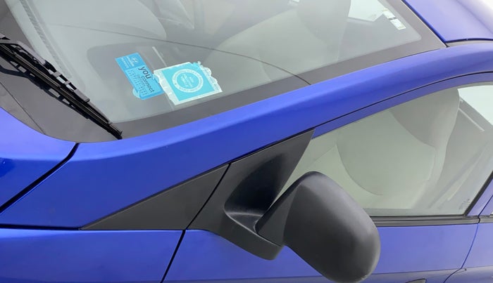 2017 Hyundai Eon ERA +, Petrol, Manual, 43,588 km, Left A pillar - Paint is slightly faded
