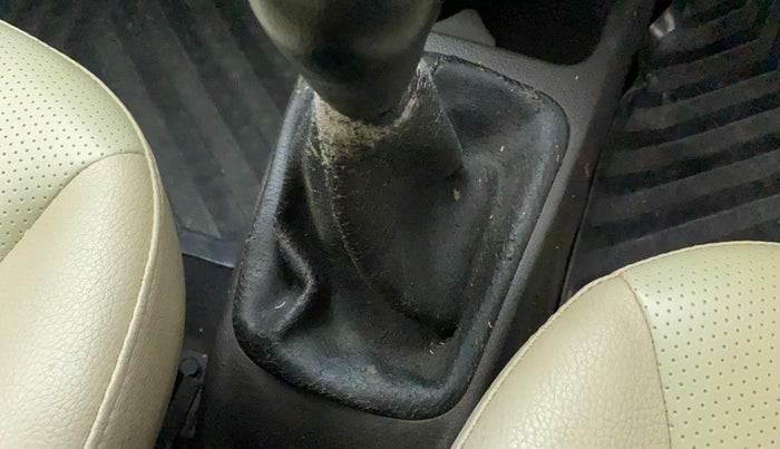 2017 Hyundai Eon ERA +, Petrol, Manual, 43,588 km, Gear lever - Boot cover slightly torn