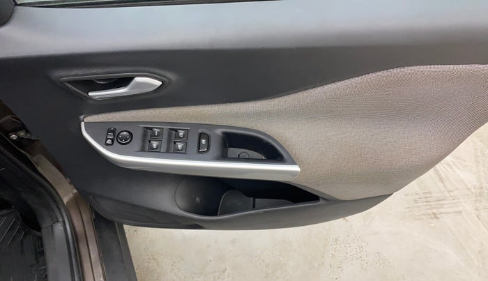 2023 Nissan MAGNITE XV MT, Petrol, Manual, 17,839 km, Driver Side Door Panels Control