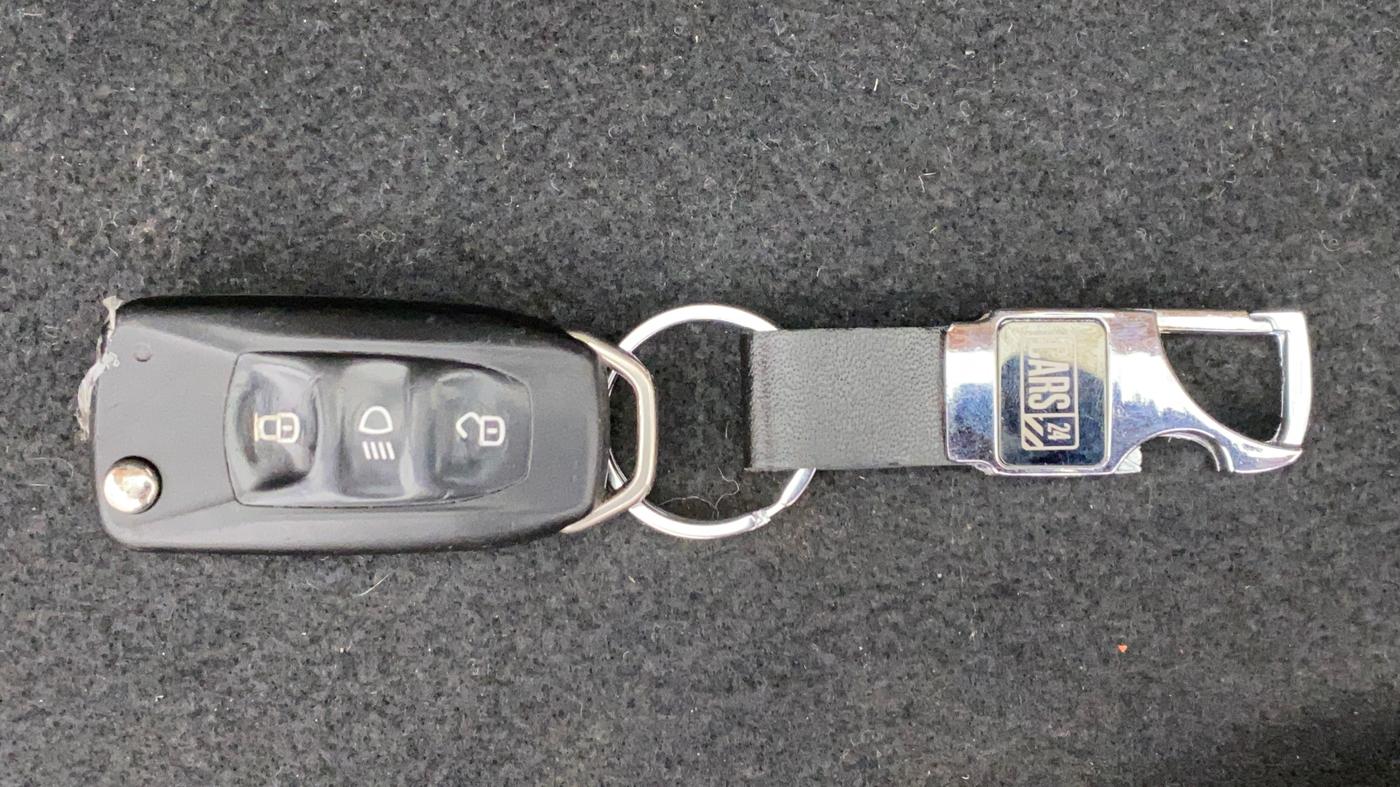 2016 Tata Tiago XZ PETROL, Petrol, Manual, 78,959 km, Key Close Up