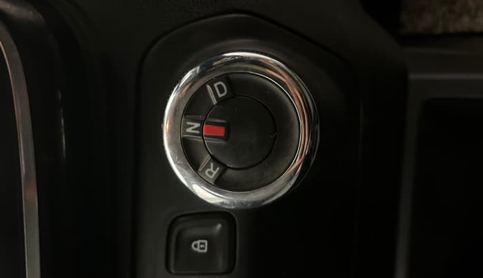 2018 Renault Kwid RXT 1.0 AMT (O), Petrol, Automatic, 83,237 km, Gear Lever