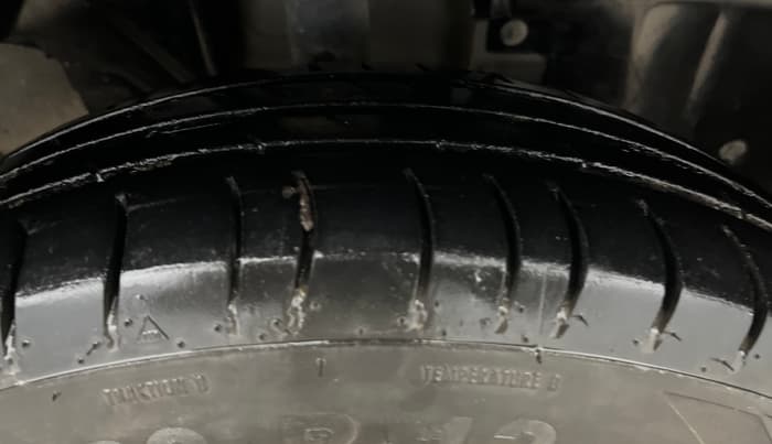 2018 Renault Kwid RXT 1.0 AMT (O), Petrol, Automatic, 83,237 km, Right Front Tyre Tread