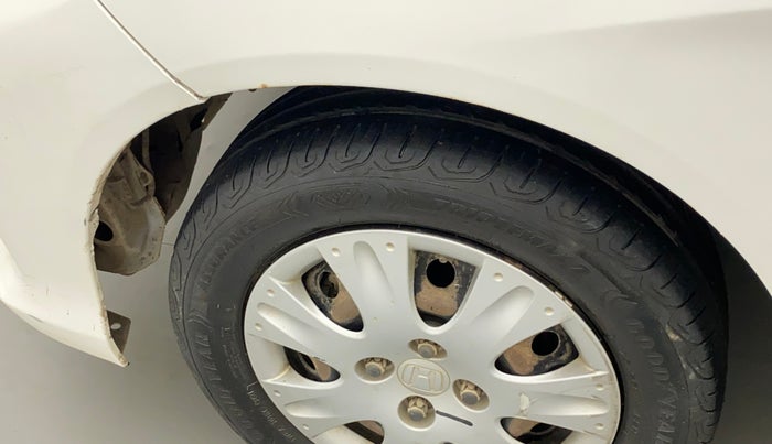 2016 Honda Amaze 1.2L I-VTEC SX, Petrol, Manual, 1,08,133 km, Left fender - Lining missing