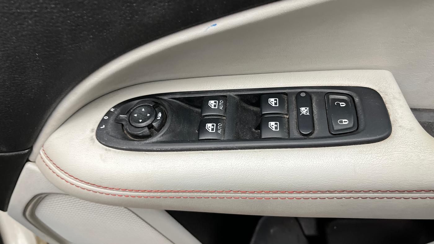 2019 Jeep Compass LIMITED PLUS PETROL AT, Petrol, Automatic, 65,565 km, Driver Side Door Panels Control