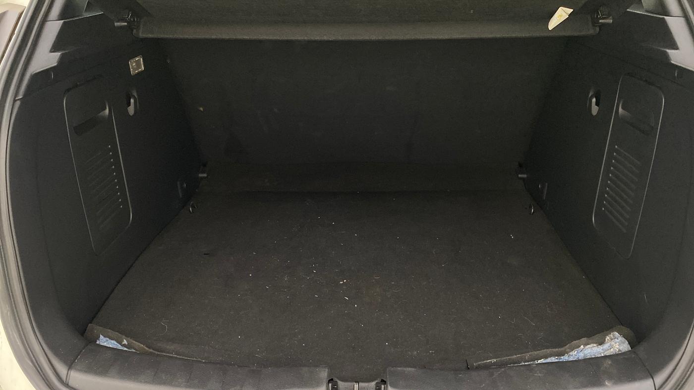 2019 Nissan Kicks XV PREMIUM (O) DIESEL, Diesel, Manual, 45,190 km, Boot Inside
