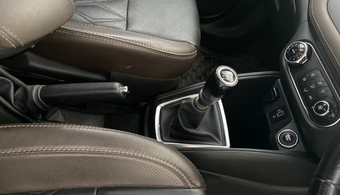 2019 Nissan Kicks XV PREMIUM (O) DIESEL, Diesel, Manual, 45,190 km, Gear Lever