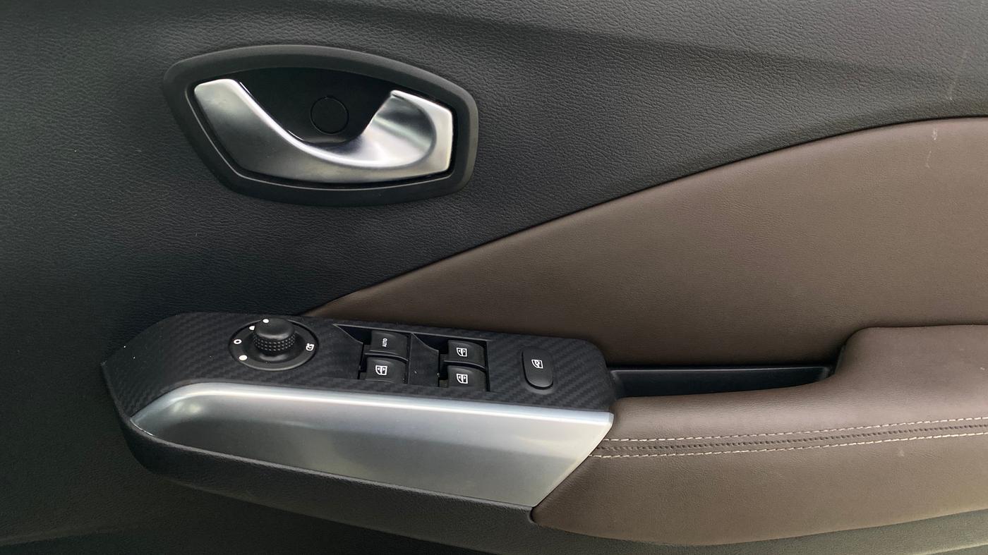2019 Nissan Kicks XV PREMIUM (O) DIESEL, Diesel, Manual, 45,190 km, Driver Side Door Panels Control