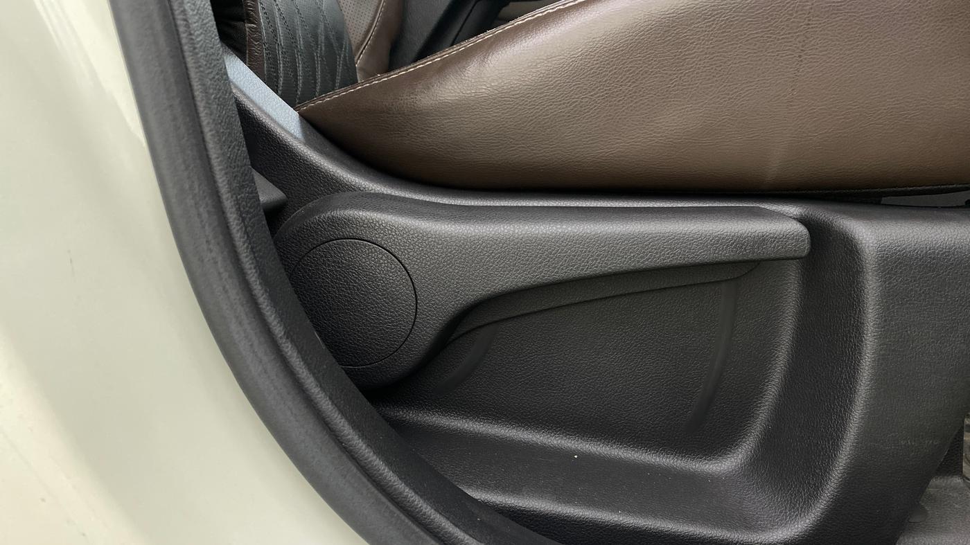 2019 Nissan Kicks XV PREMIUM (O) DIESEL, Diesel, Manual, 45,190 km, Driver Side Adjustment Panel