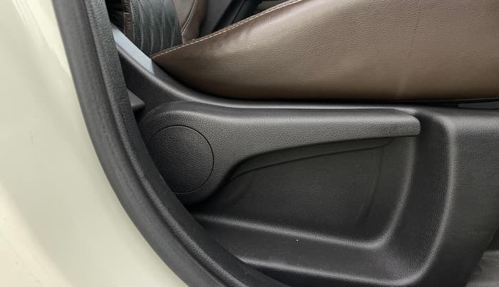 2019 Nissan Kicks XV PREMIUM (O) DIESEL, Diesel, Manual, 45,190 km, Driver Side Adjustment Panel