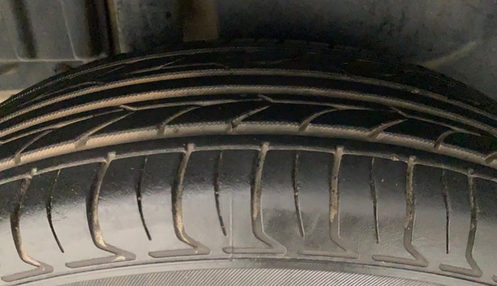 2014 Maruti Swift Dzire VXI, Petrol, Manual, 55,232 km, Right Rear Tyre Tread