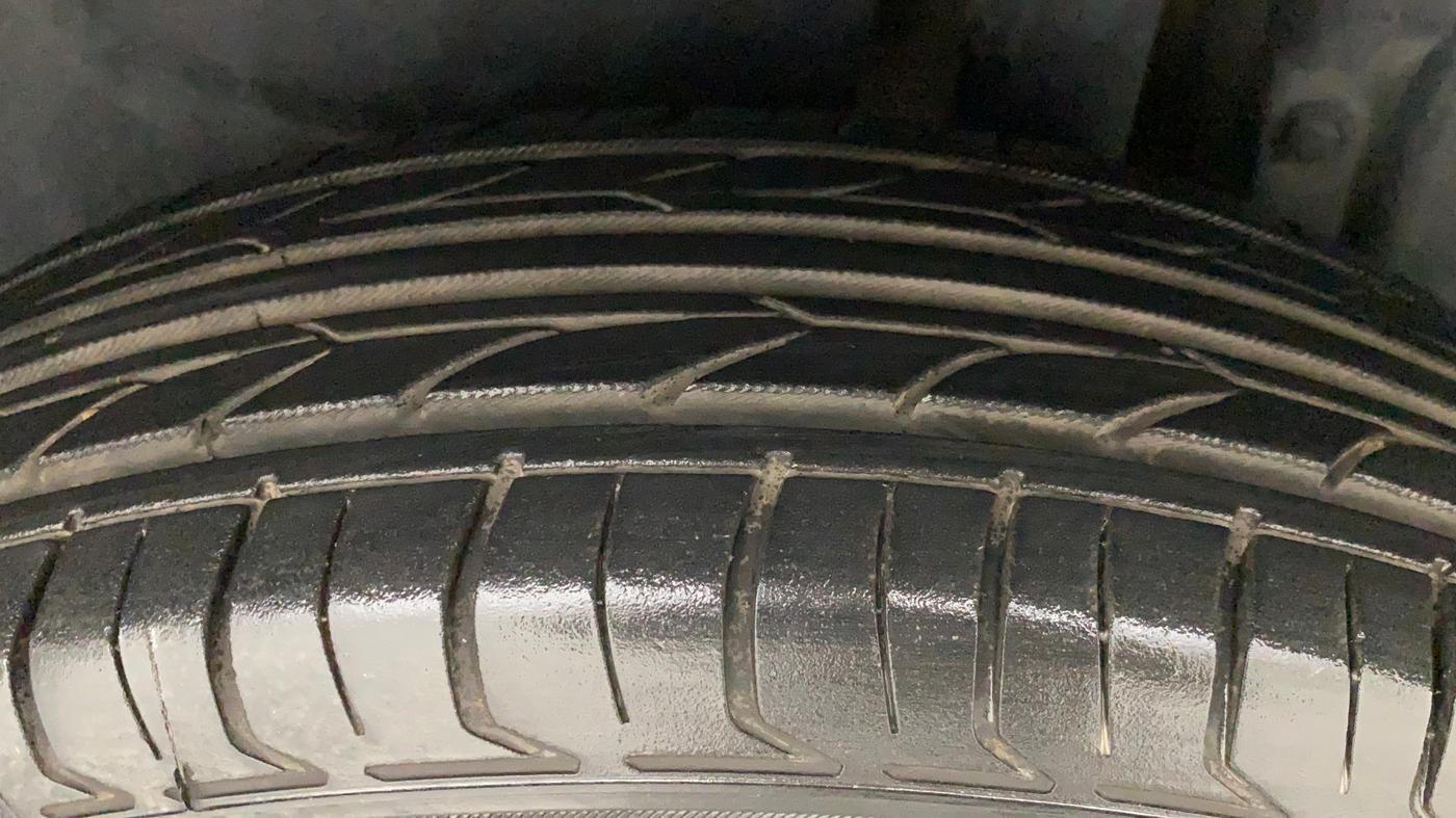 2014 Maruti Swift Dzire VXI, Petrol, Manual, 55,232 km, Left Rear Tyre Tread