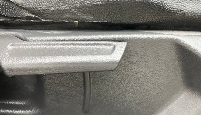 2022 Hyundai GRAND I10 NIOS MAGNA 1.2 KAPPA VTVT CNG, CNG, Manual, 18,362 km, Driver Side Adjustment Panel